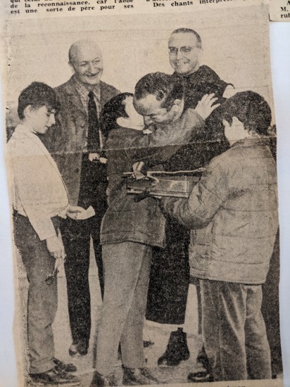 N08 Mercury CET remise de la Médaille de Chevalier de l'Ordre du Mérite à l'Abbé Garin en 1969