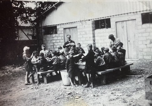 N166 Mercury les premiers enfants recueillis en 1947 quel courage !!!