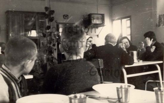 N182 Tamié Le réfectoire La télévision en 1966 !!!