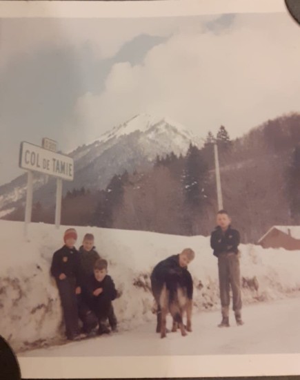 N183 Tamié Arrivée au col toujours avec notre copain le chien