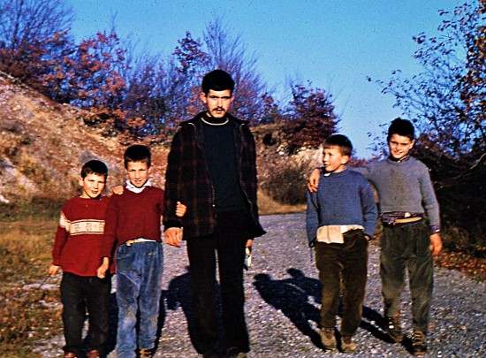 N184 Mercury promenade avec F Garin Chanel lui tiens la bras .Coosmans a Droite1967